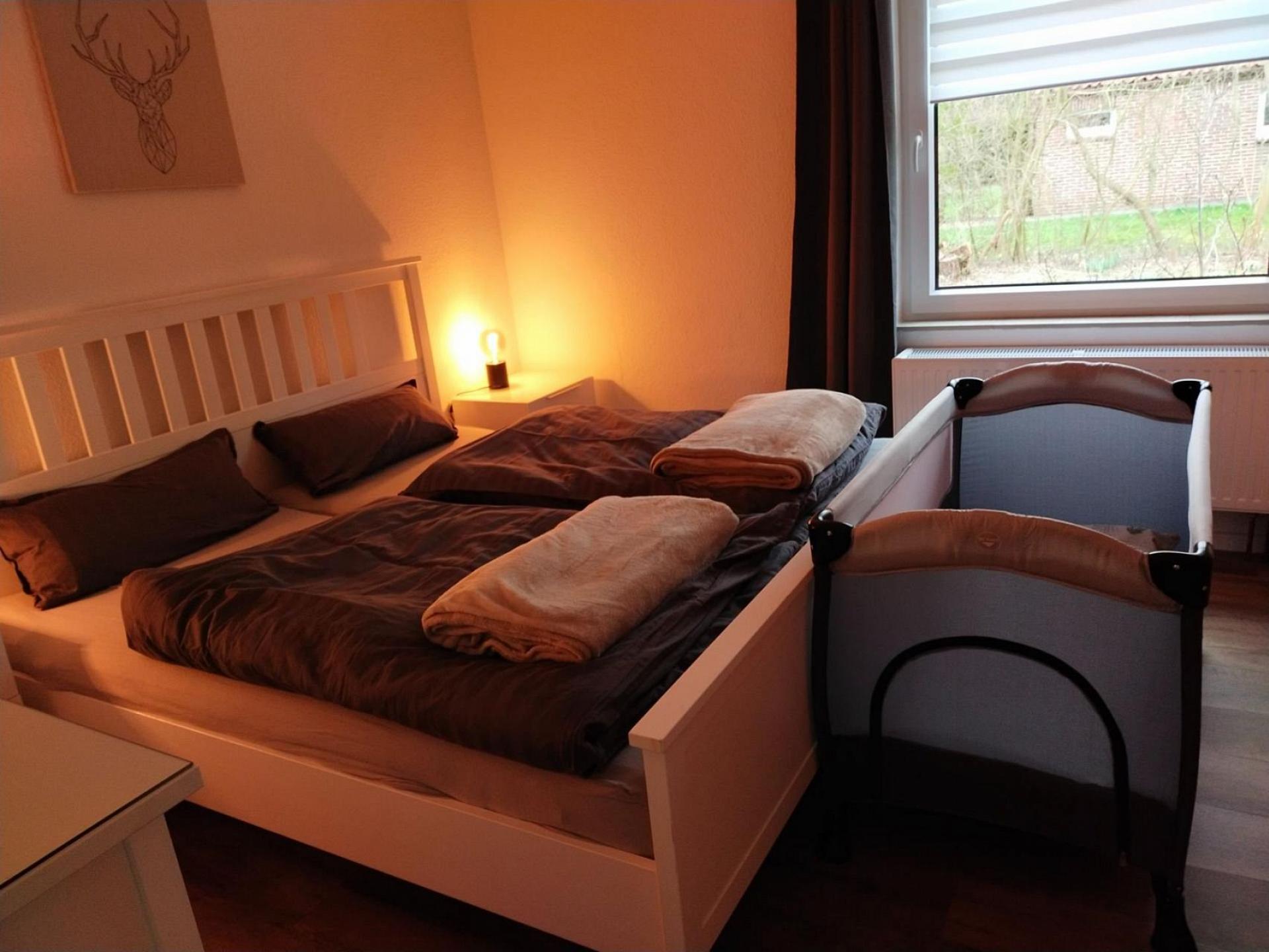 Schlafzimmer mit Kinderbe